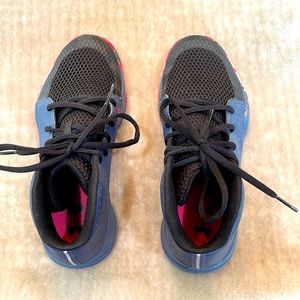 Under Armour Girl’s blue basketball tennis shoes w/ pink, hot pink accents…CUTE!